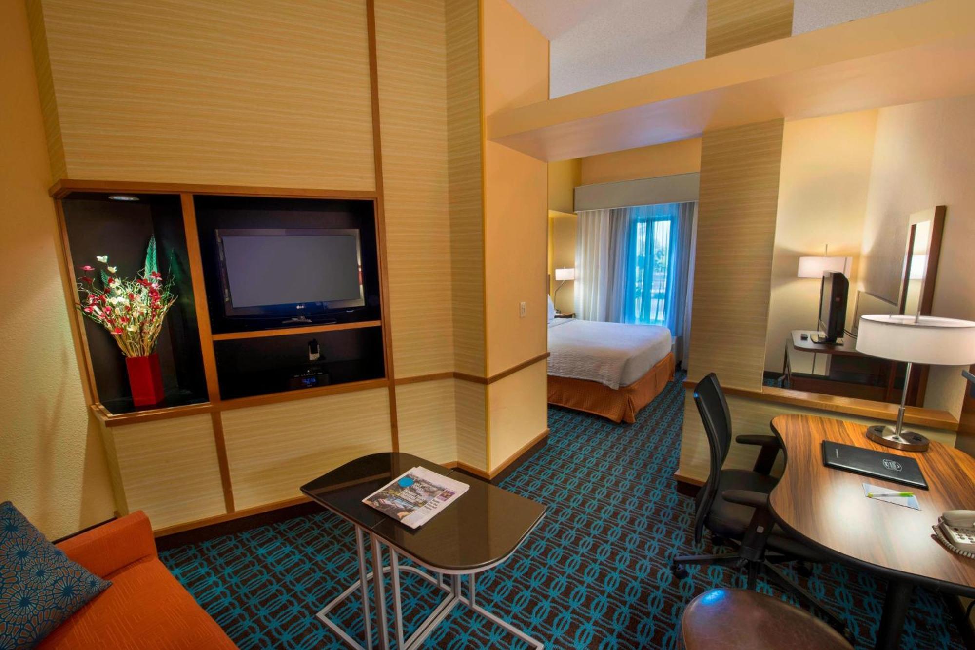 Hotel Fairfield And By Marriott