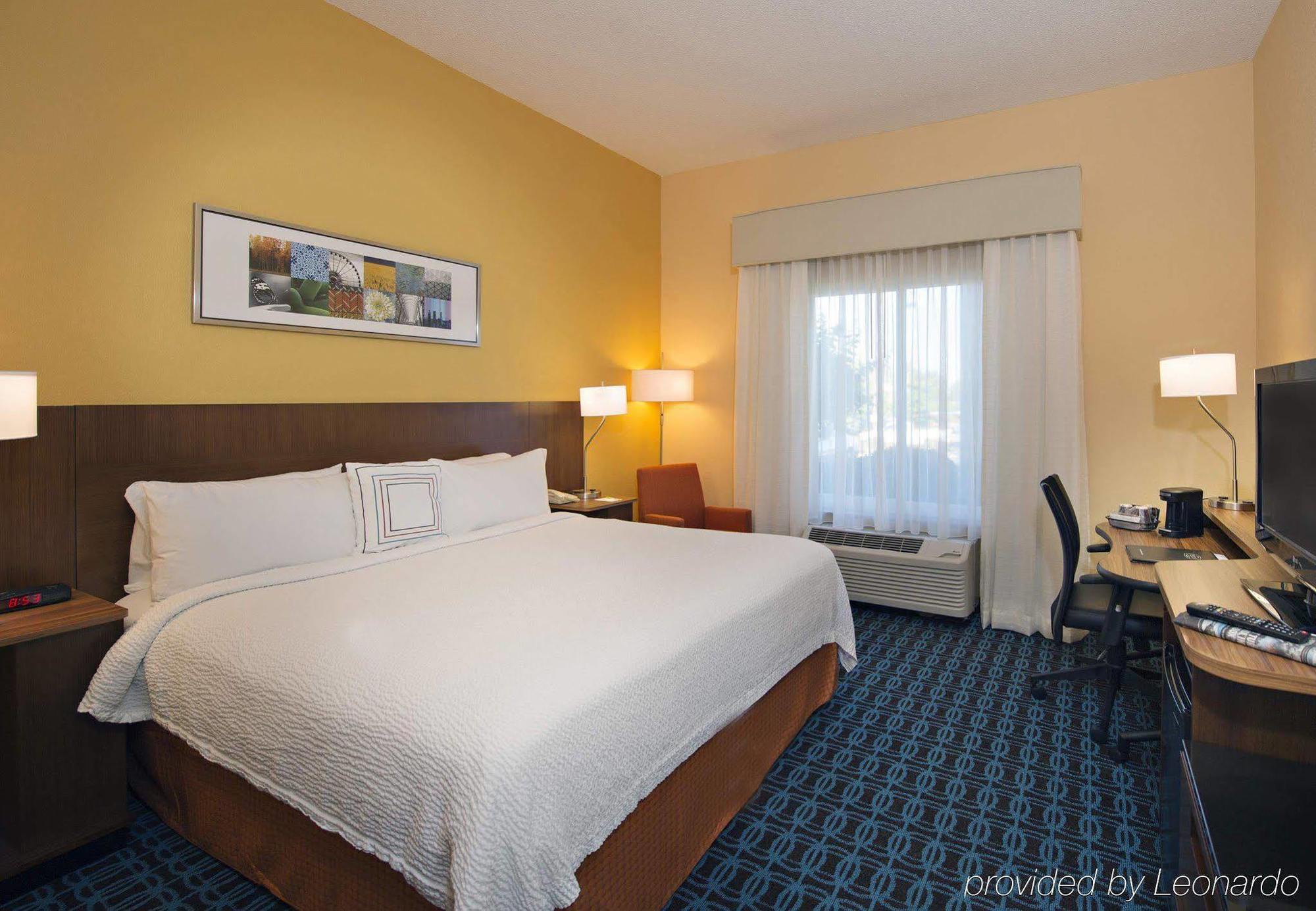 Hotel Fairfield And By Marriott