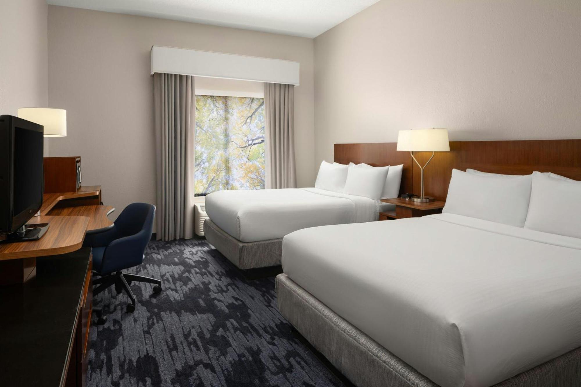 Hotel Fairfield And By Marriott